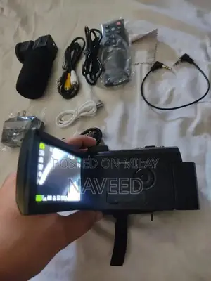 High-Definition Digital Handy Cam with Detachable Microphone