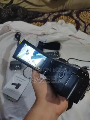 High-Definition Digital Handy Cam with Detachable Microphone