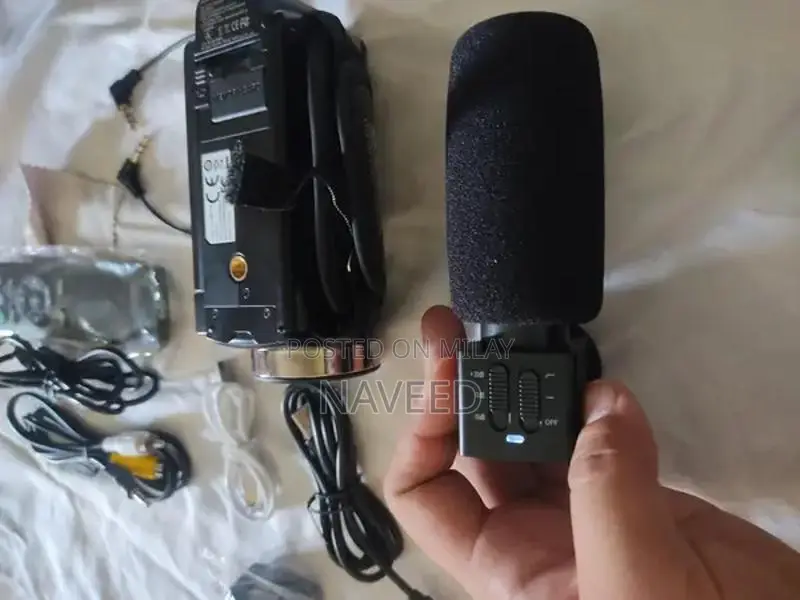 High-Definition Digital Handy Cam with Detachable Microphone