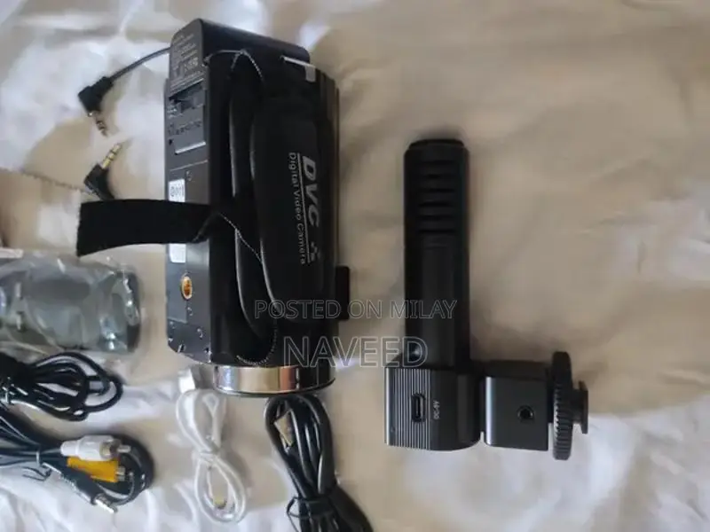 High-Definition Digital Handy Cam with Detachable Microphone