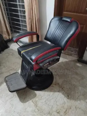 Professional Beauty Salon Chair for Styling and Grooming