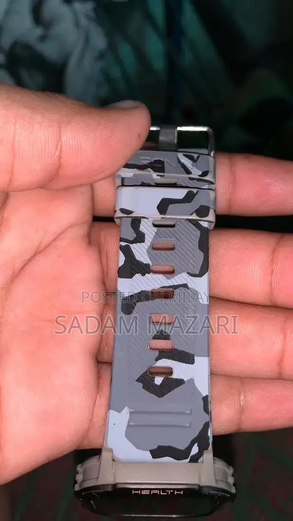 Ronin R0-13 Smart Watch - Sleek Fitness and Connectivity Companion