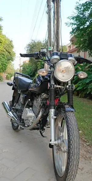 Suzuki 150 SE Motorcycle - Low Mileage, Zero Kilometer Bike