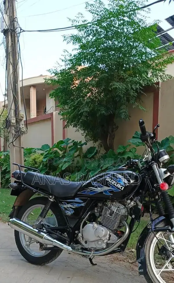 Suzuki 150 SE Motorcycle - Low Mileage, Zero Kilometer Bike