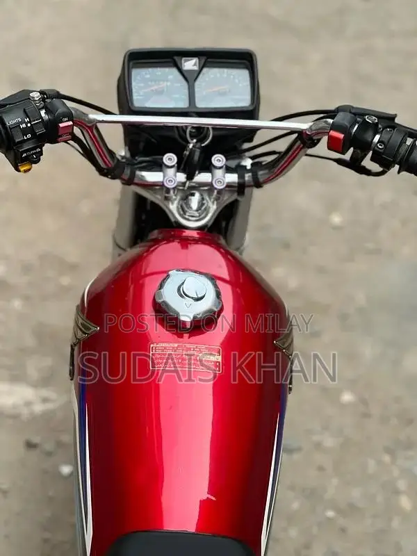 Honda 125cc Motorcycle 2022 Model - Red Sport Bike