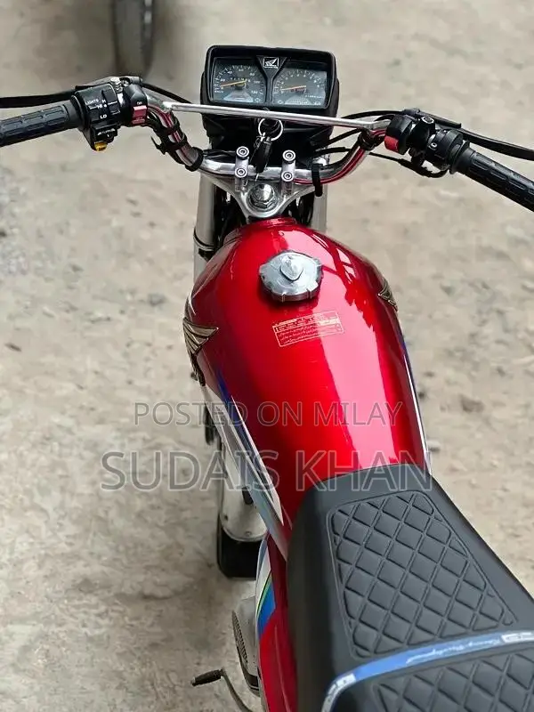 Honda 125cc Motorcycle 2022 Model - Red Sport Bike