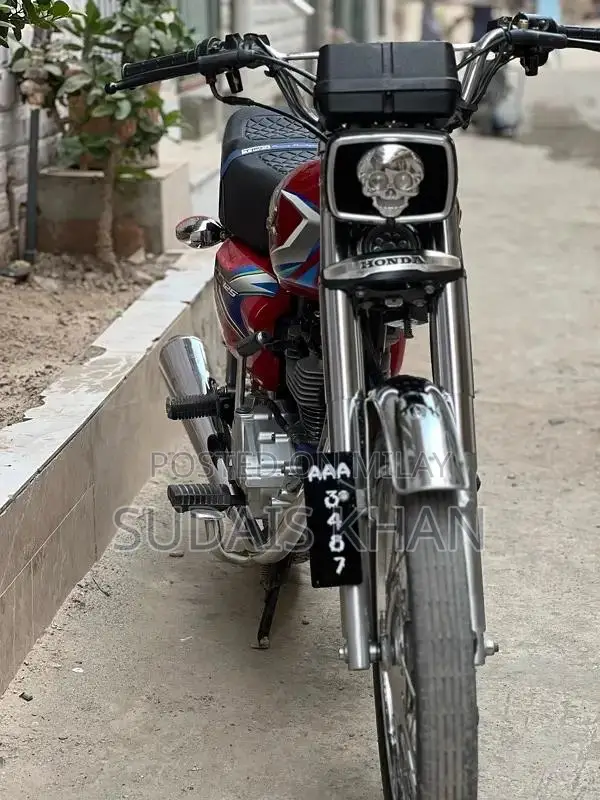 Honda 125cc Motorcycle 2022 Model - Red Sport Bike