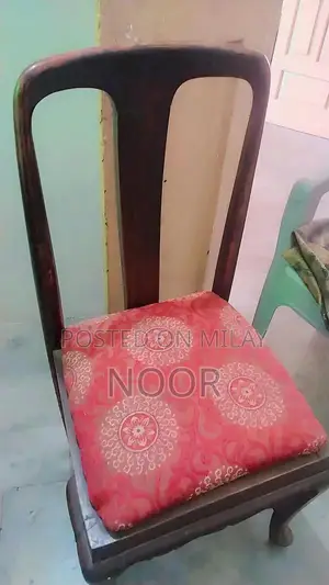 Photo - Solid Wood Dining Table - Classic Rustic Design