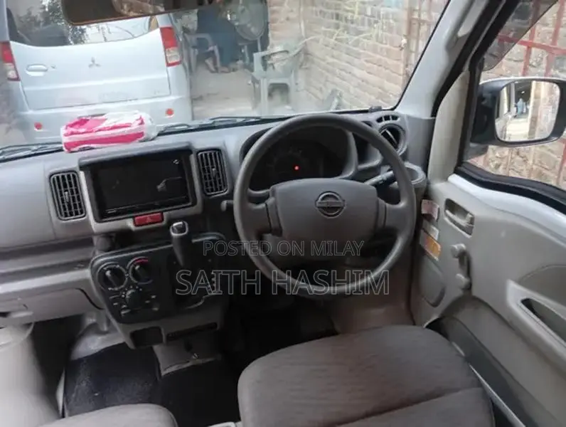 Nissan Clipper Compact Utility Van 4-Door Urban Transporter