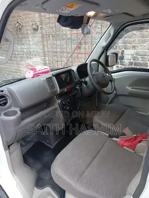 Nissan Clipper Compact Utility Van 4-Door Urban Transporter