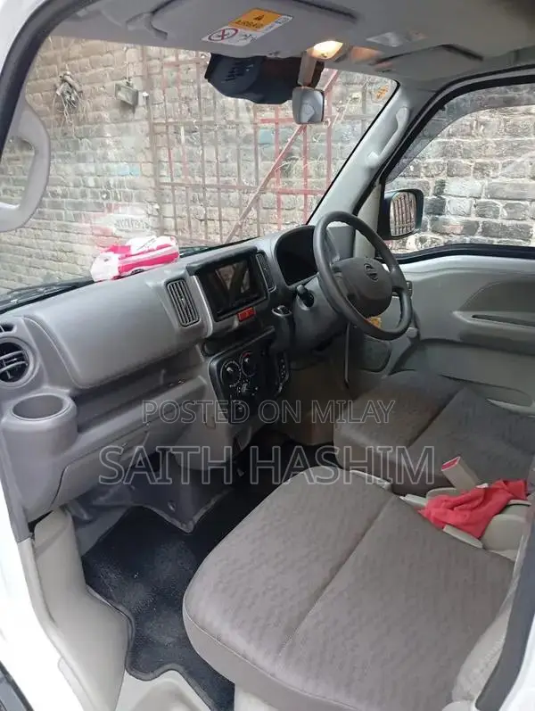 Nissan Clipper Compact Utility Van 4-Door Urban Transporter