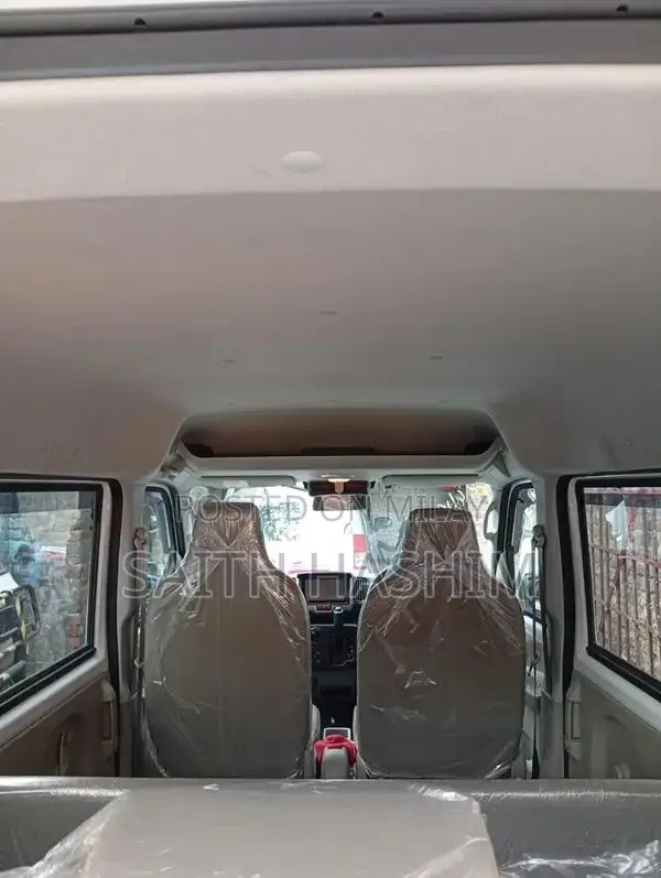 Nissan Clipper Compact Utility Van 4-Door Urban Transporter