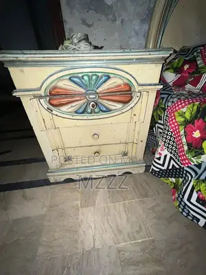 Photo - Complete King Size Wooden Bedroom Set with Furniture