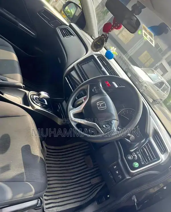 Honda Grace Hybrid Sedan - Luxury Compact Automatic