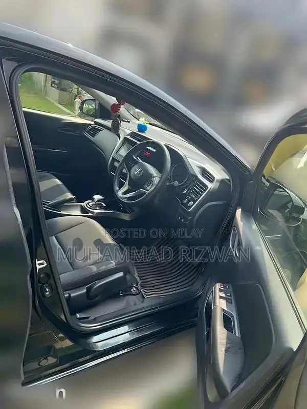 Honda Grace Hybrid Sedan - Luxury Compact Automatic