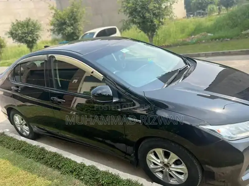 Honda Grace Hybrid Sedan - Luxury Compact Automatic
