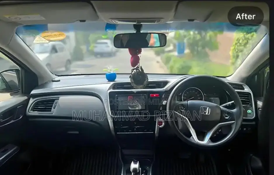 Honda Grace Hybrid Sedan - Luxury Compact Automatic