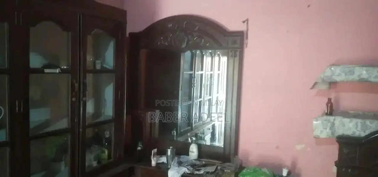 Elegant Bedroom Set with Dressing Table and Showcase