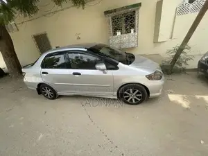 Photo - Honda City 2005 Sedan - Well-Maintained Luxury Vehicle