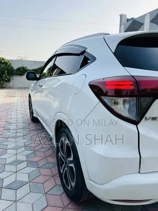 Honda Vezel Z Package Crossover SUV