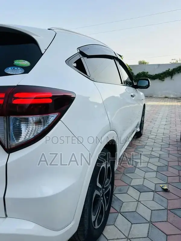 Honda Vezel Z Package Crossover SUV