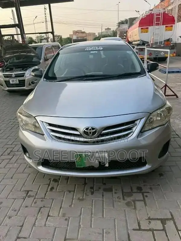 Toyota Corolla GLi Sedan Sedan Sedan Mid-Size Sedan