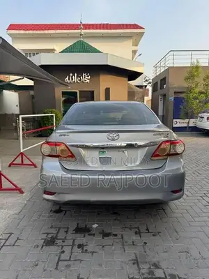 Toyota Corolla GLi Sedan Sedan Sedan Mid-Size Sedan