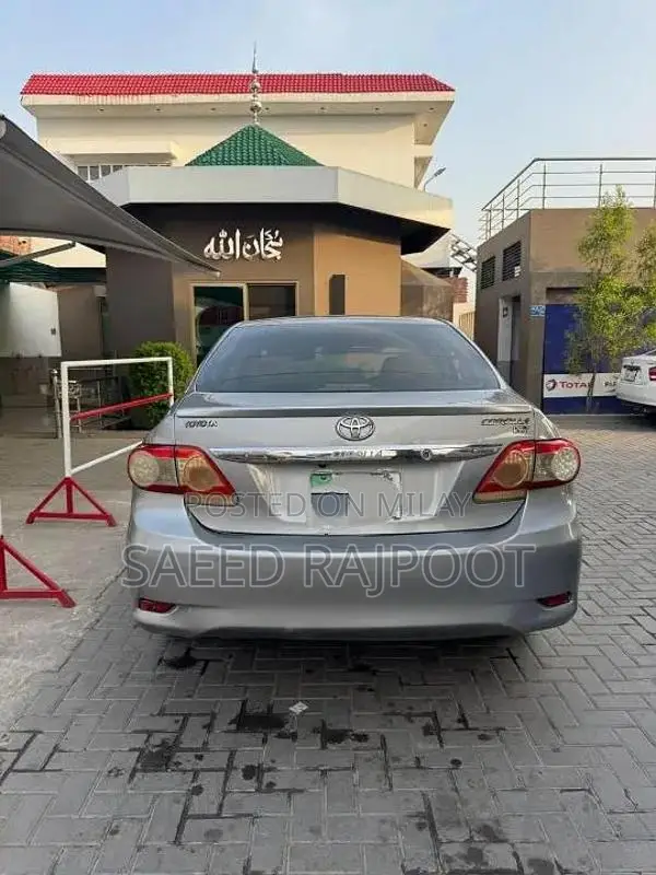 Toyota Corolla GLi Sedan Sedan Sedan Mid-Size Sedan