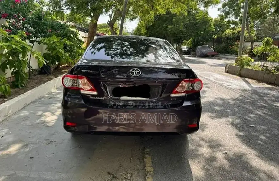 Toyota Corolla GLI 1.6 Automatic Sedan 2013 Model