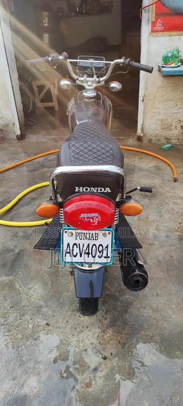 Honda 125 Motorcycle 2021/2022 Model Low Mileage