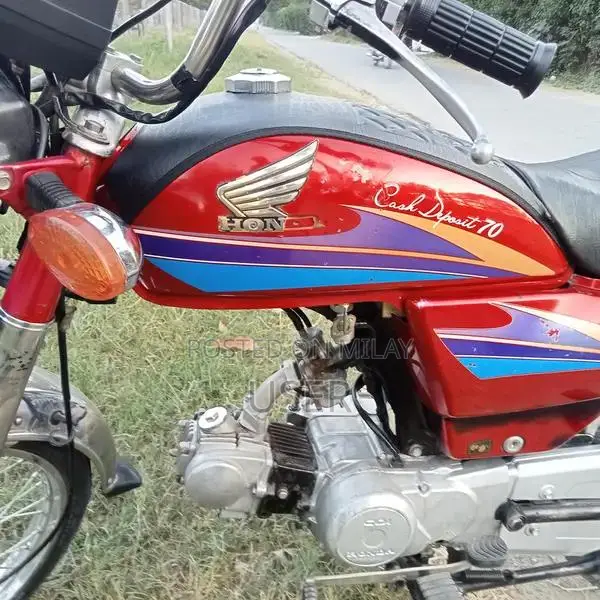 Honda CD 70 Motorcycle - Classic Two-Wheeler