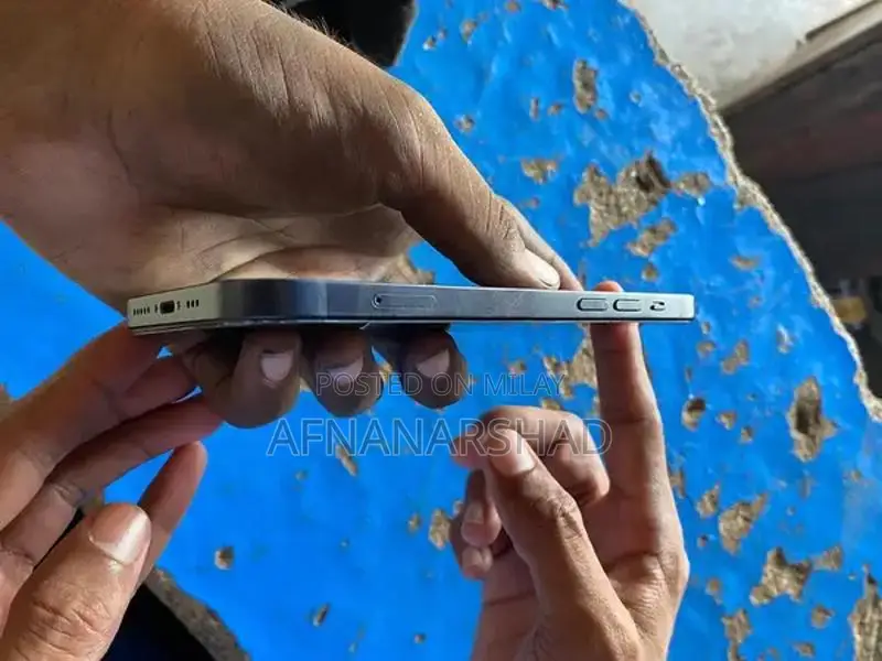 Apple iPhone 12 64GB Smartphone with High Battery Health