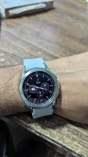 Photo - Smart Watch 4 Classic - 42mm Silver Waterproof Smartwatch