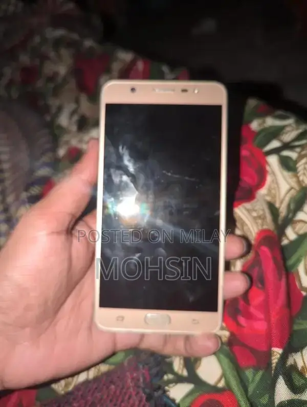 Samsung Mid-Range Smartphone J7 Max Functional Condition