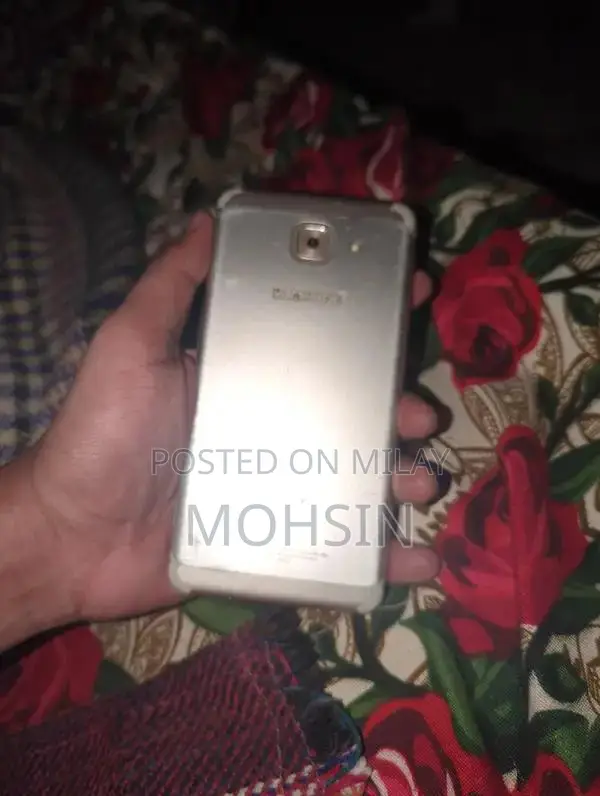 Samsung Mid-Range Smartphone J7 Max Functional Condition