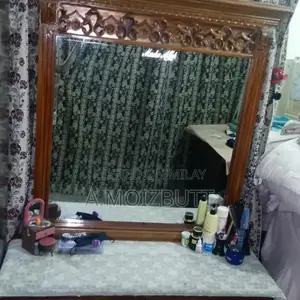 Photo - Solid Wood Vintage Dressing Table with Classic Design