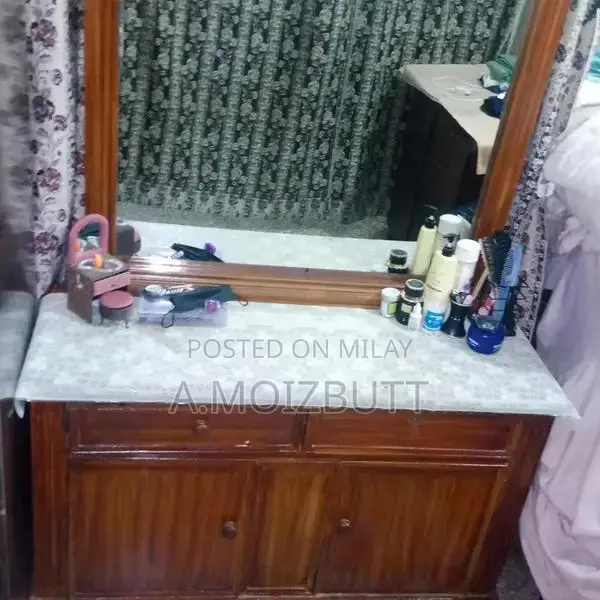 Solid Wood Vintage Dressing Table with Classic Design