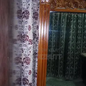 Solid Wood Vintage Dressing Table with Classic Design