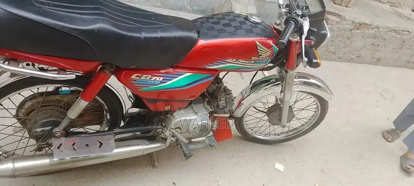 Honda CD 70 Motorcycle - 2016/2017 Model Reliable Two-Wheeler
