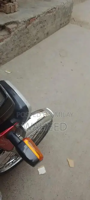 Honda CD 70 Motorcycle - 2016/2017 Model Reliable Two-Wheeler