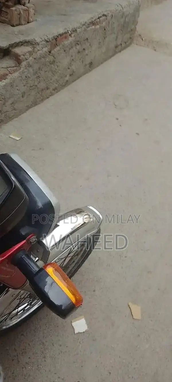 Honda CD 70 Motorcycle - 2016/2017 Model Reliable Two-Wheeler