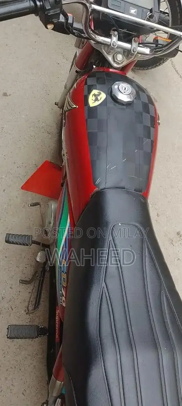 Honda CD 70 Motorcycle - 2016/2017 Model Reliable Two-Wheeler