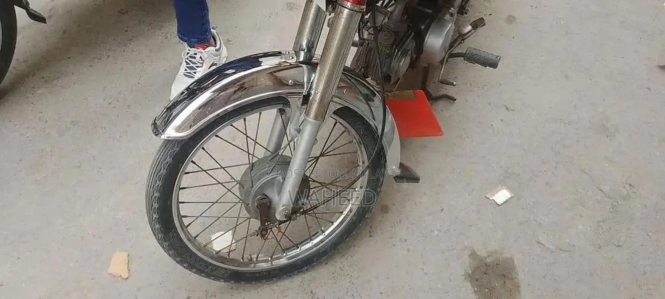 Honda CD 70 Motorcycle - 2016/2017 Model Reliable Two-Wheeler