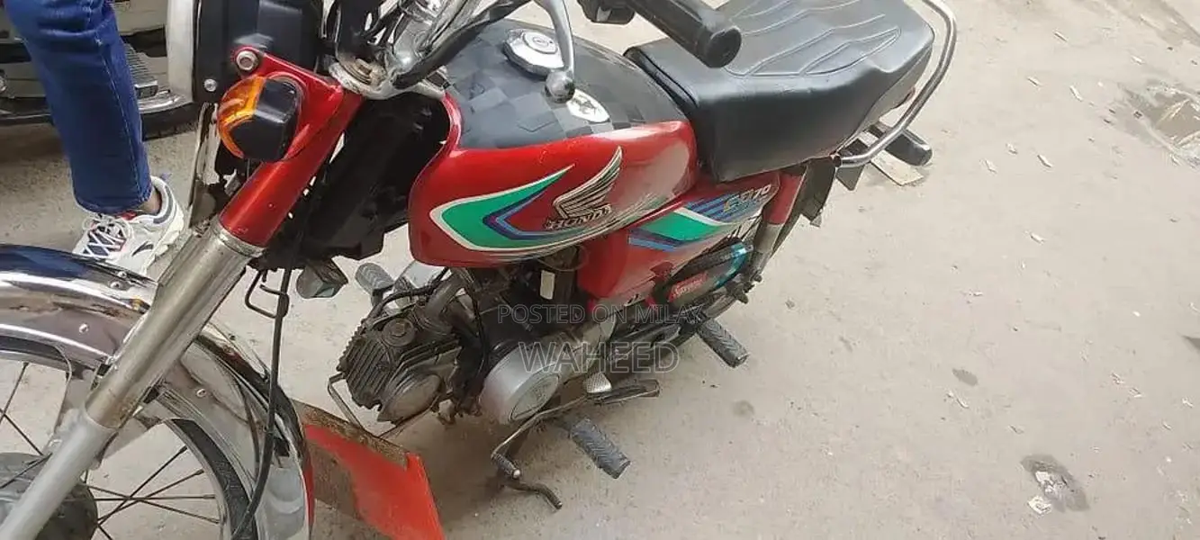 Honda CD 70 Motorcycle - 2016/2017 Model Reliable Two-Wheeler