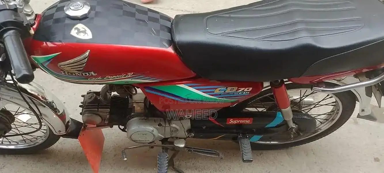 Honda CD 70 Motorcycle - 2016/2017 Model Reliable Two-Wheeler