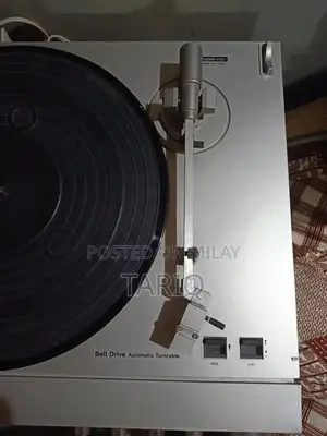 Classic Analog Phonograph Record Player Turntable