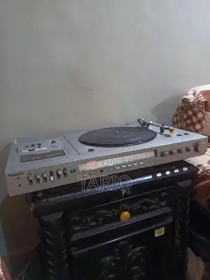 Classic Analog Phonograph Record Player Turntable