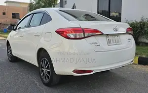 Toyota Yaris ATIV CVT Sedan - Low Mileage Well-Maintained Vehicle