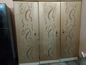 Almari Mirror Divider - Elegant Home Furniture Piece