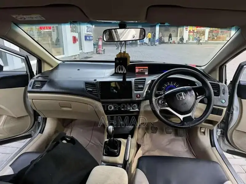 Honda 2015 Model Sedan with LCD Screen and Back Camera